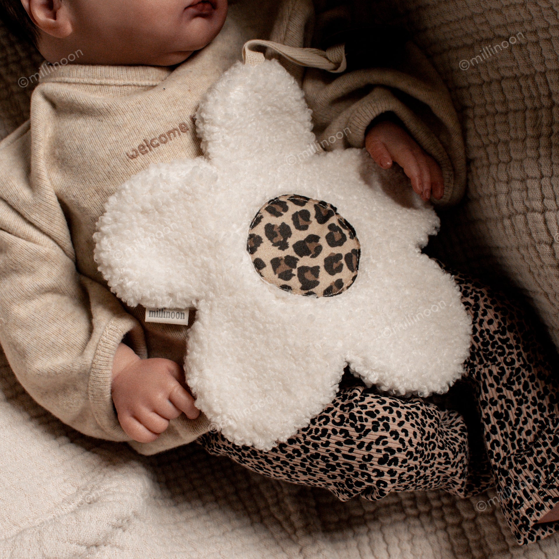 Attache tétine big fleur sherpa ecru leopard graou