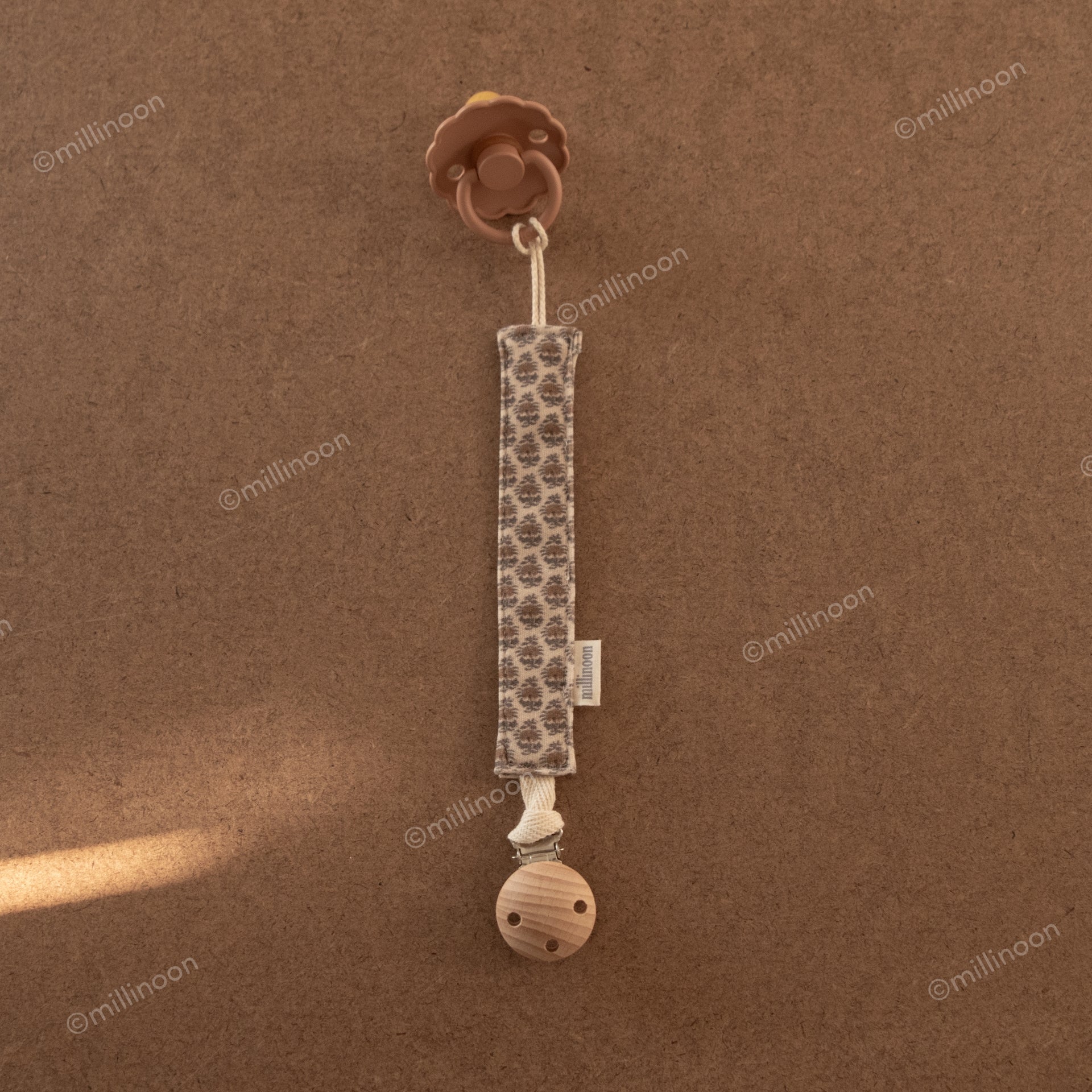 Attache tétine maille coton bio fleuri boho