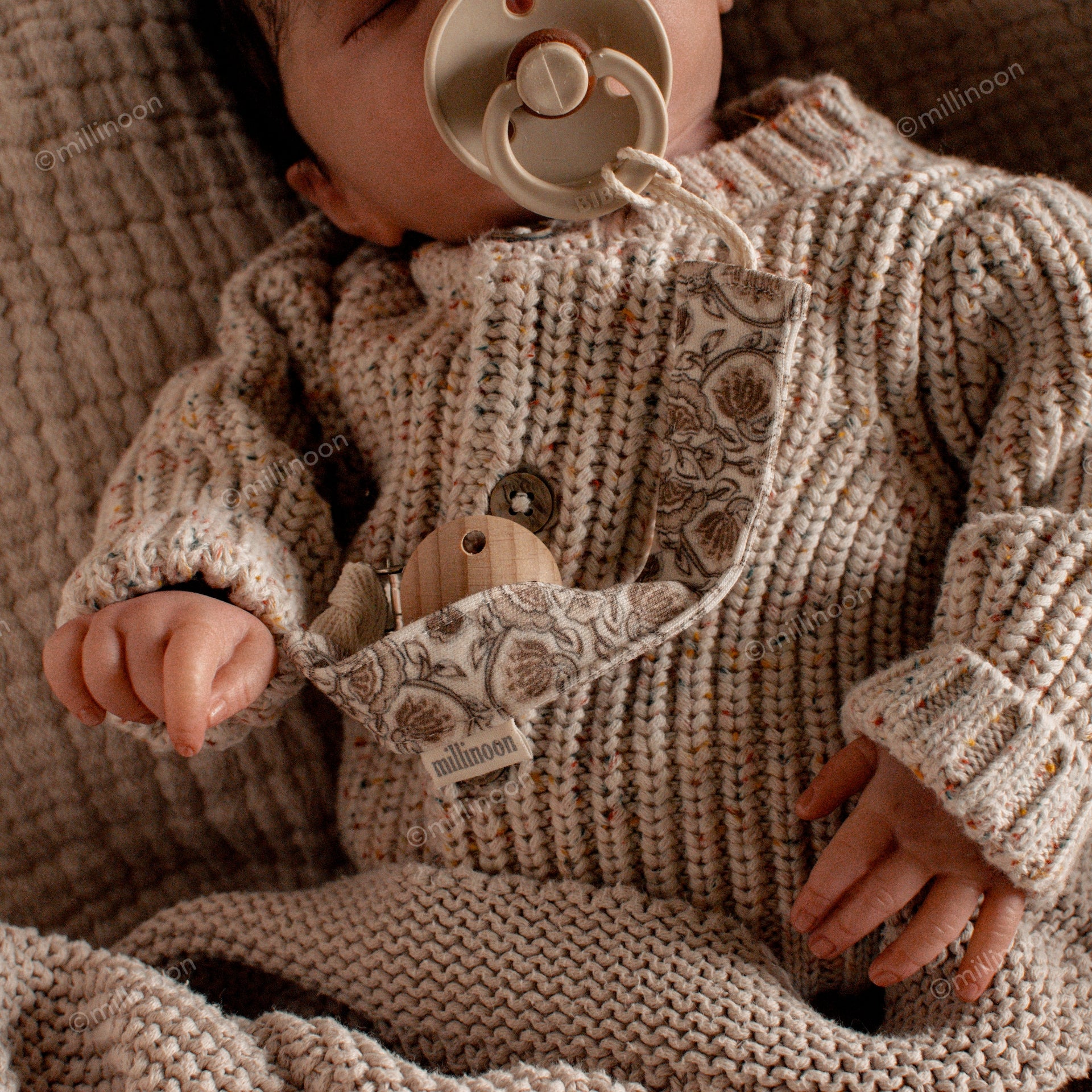 Attache tétine maille coton bio indien beige