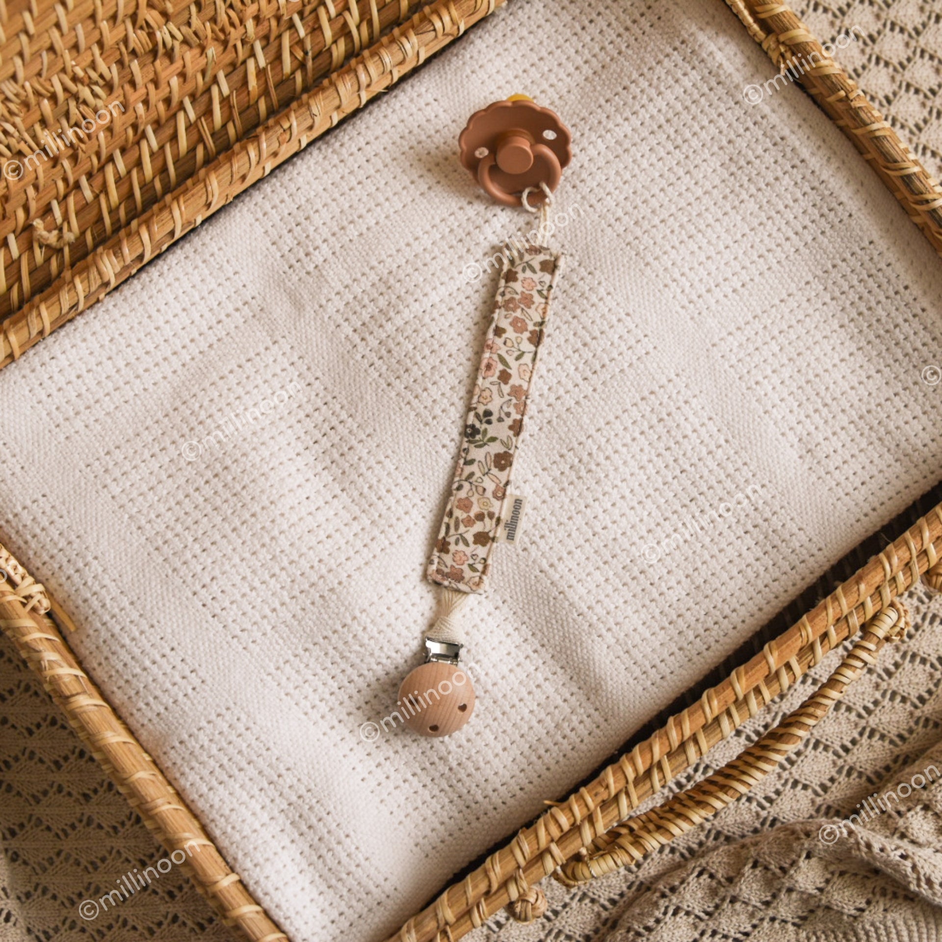 Attache tétine maille coton bio fleuri retro