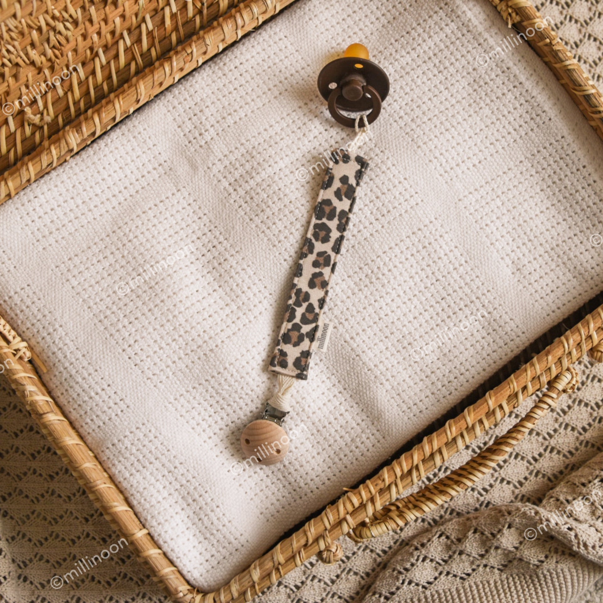 Attache tétine maille coton bio graou leopard