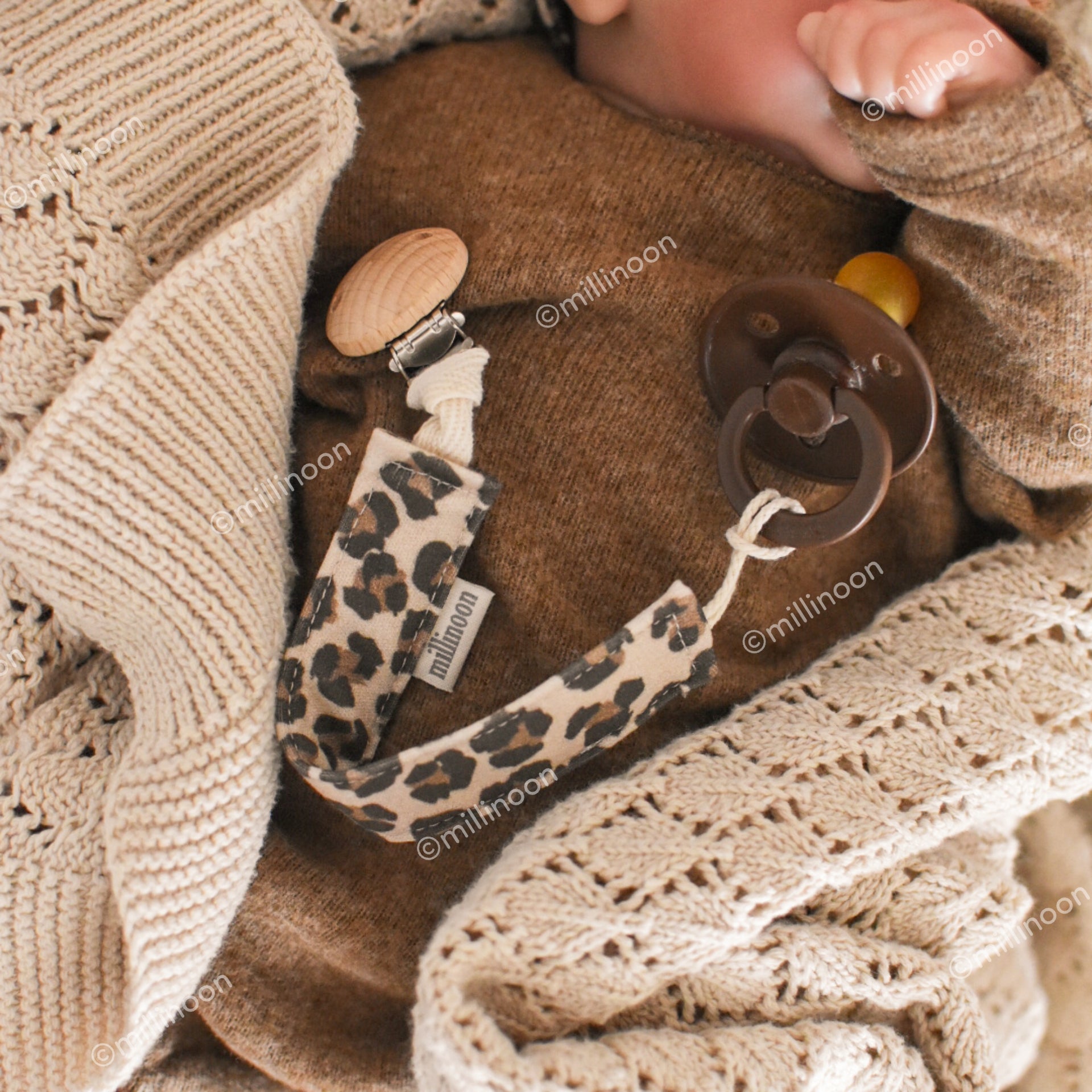 Attache tétine maille coton bio graou leopard