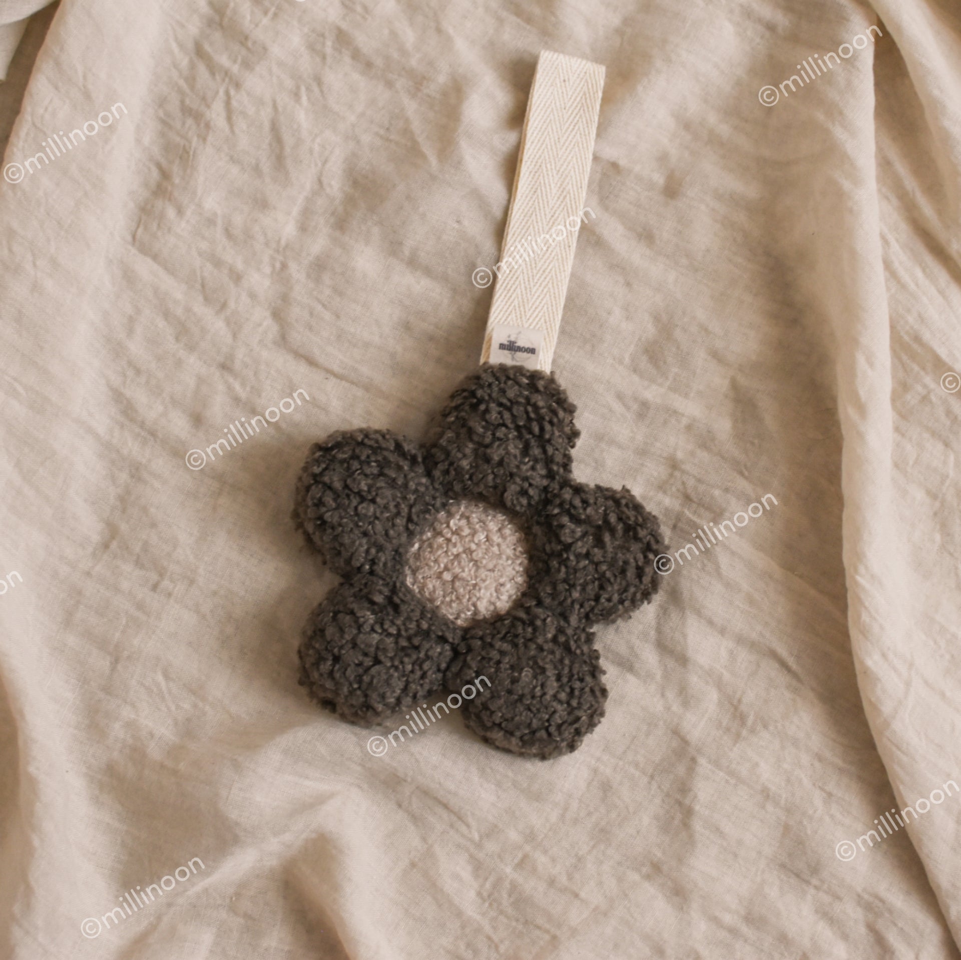 Attache tétine fleur sherpa brun taupe