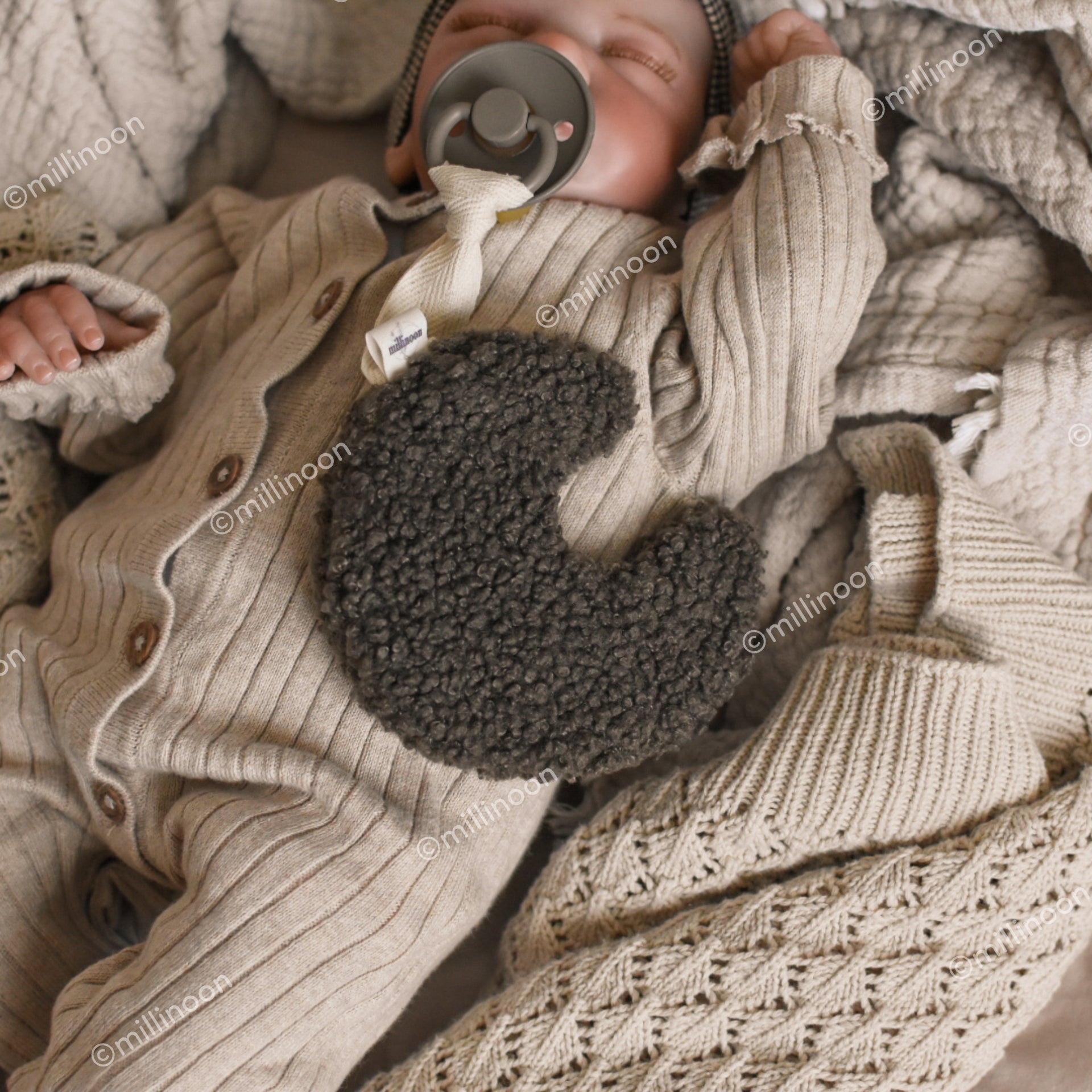 Attache tétine sherpa lune ours brun
