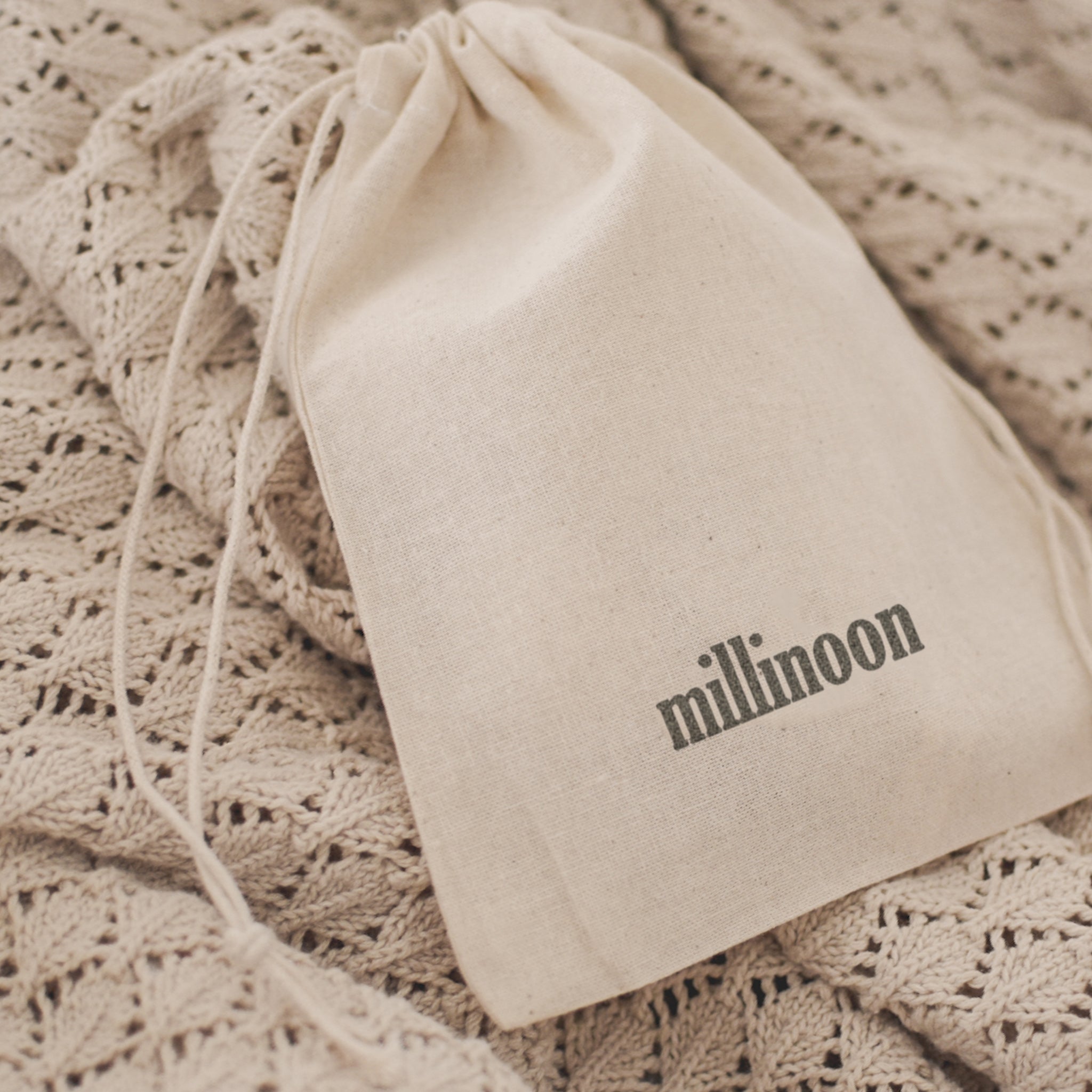 Attache tétine fleur sherpa ecru sable