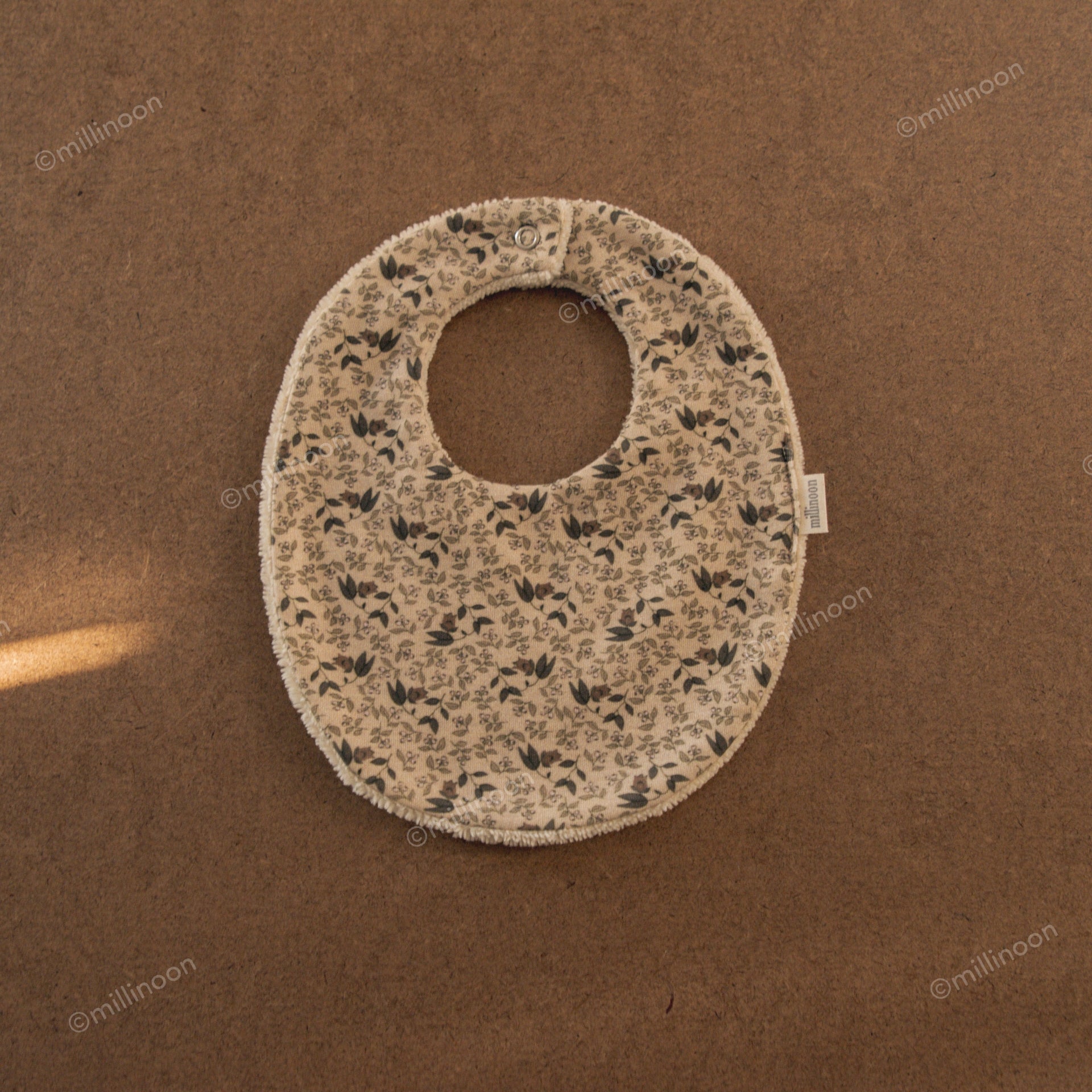 Bavoir maille coton bio fleuri