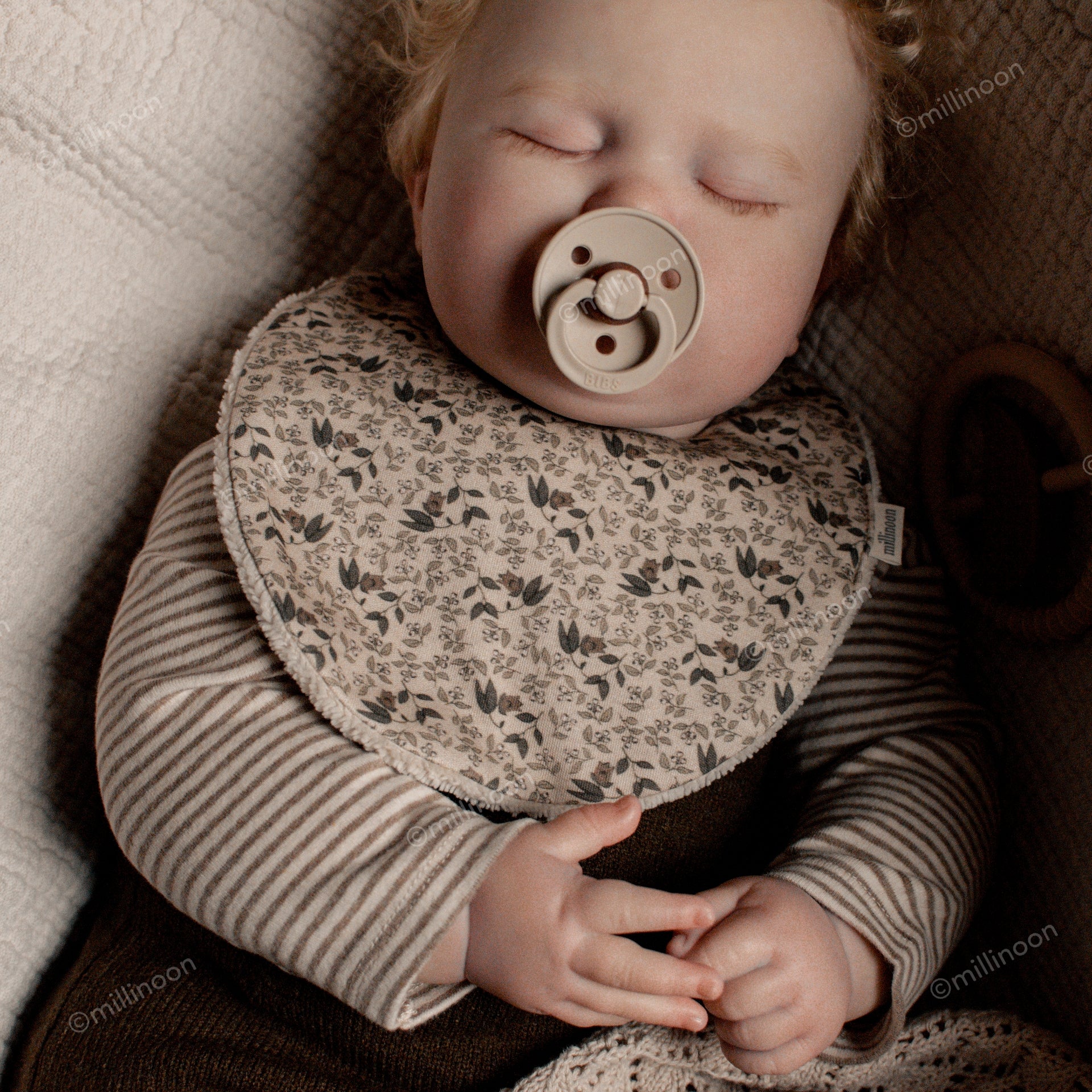 Bavoir maille coton bio fleuri