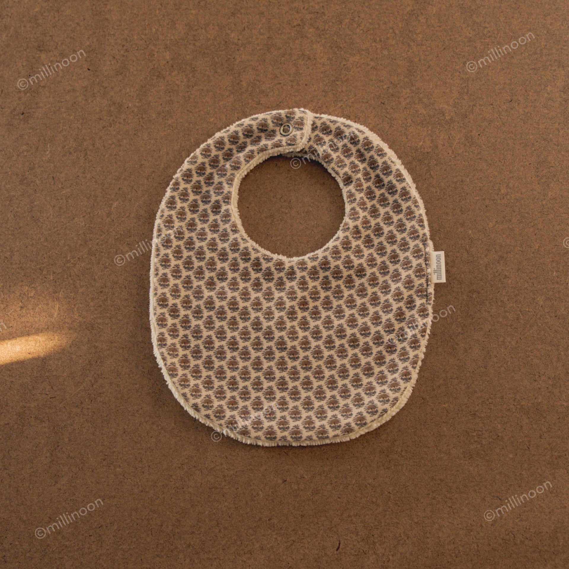 Bavoir maille coton bio fleuri boho