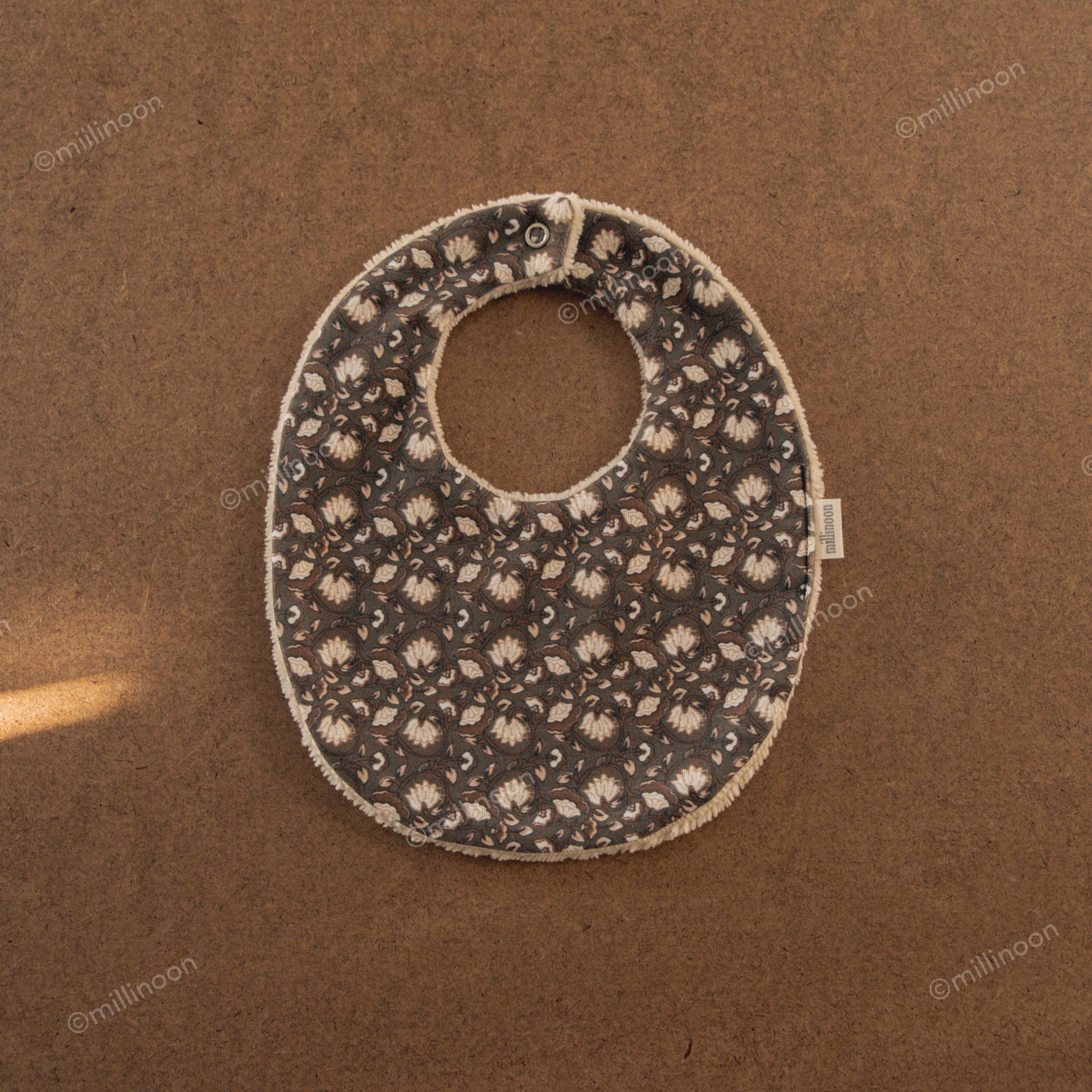 Bavoir maille coton bio indien brun
