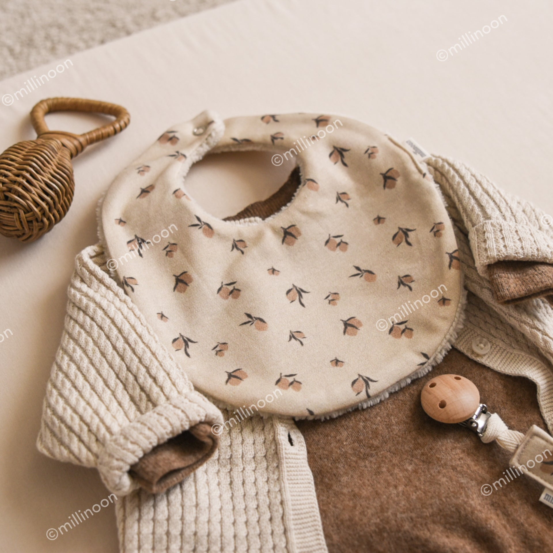 Bavoir maille coton bio citron beige
