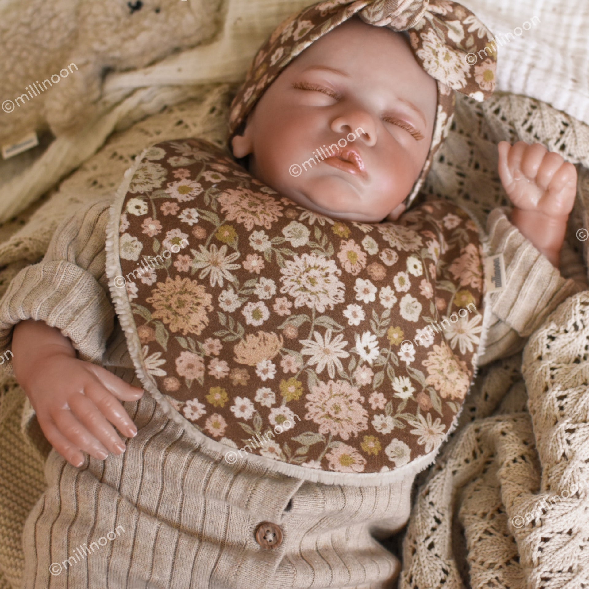 Bavoir maille coton bio fleuri sixty