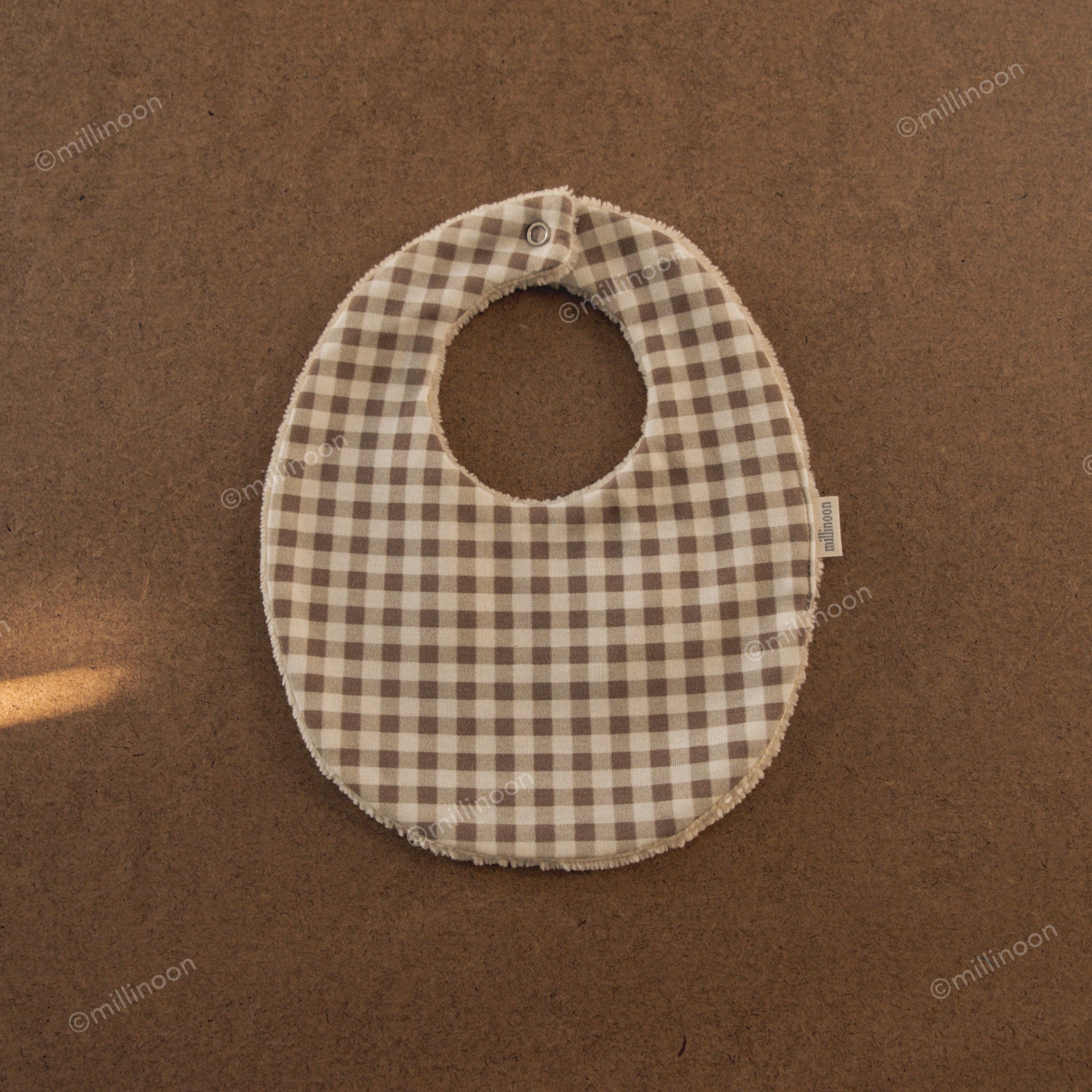 Bavoir maille coton bio vichy brun kaki