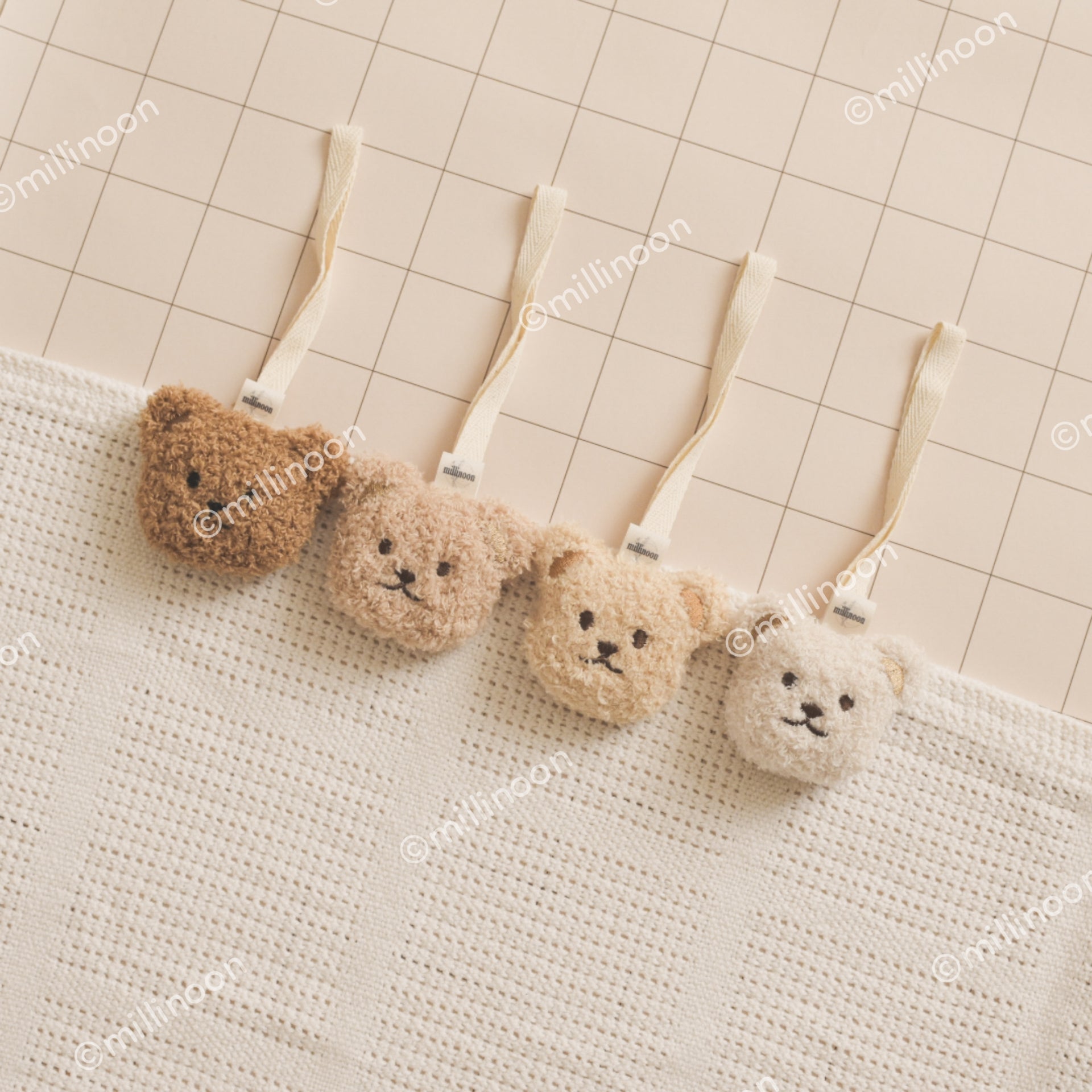 L'authentique attache tétine ourson moumoute beige