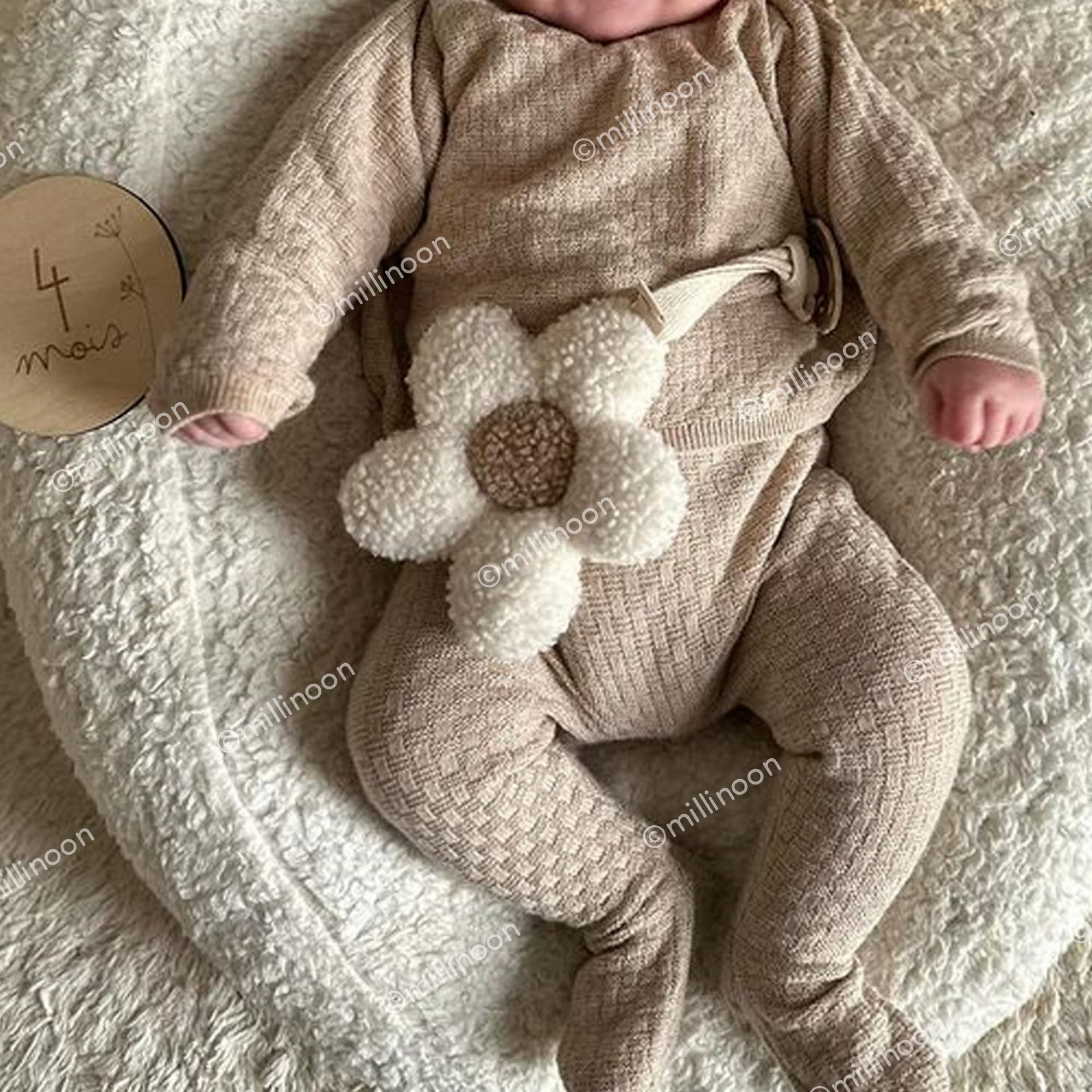 Attache tétine fleur sherpa ecru sable