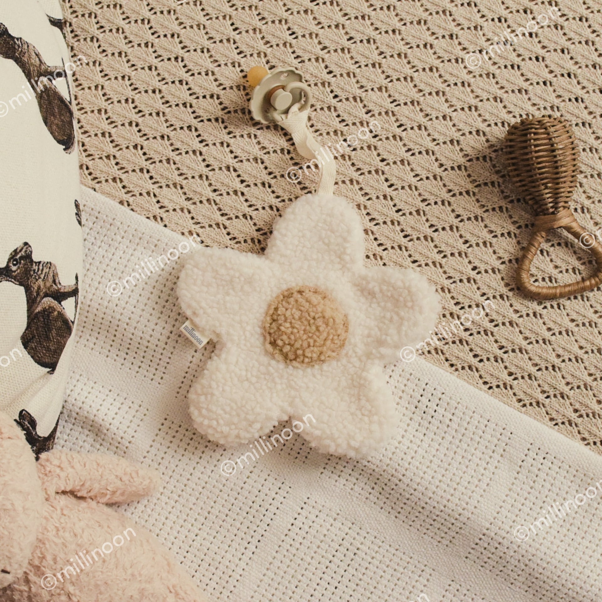 Attache tétine big fleur sherpa ecru sable