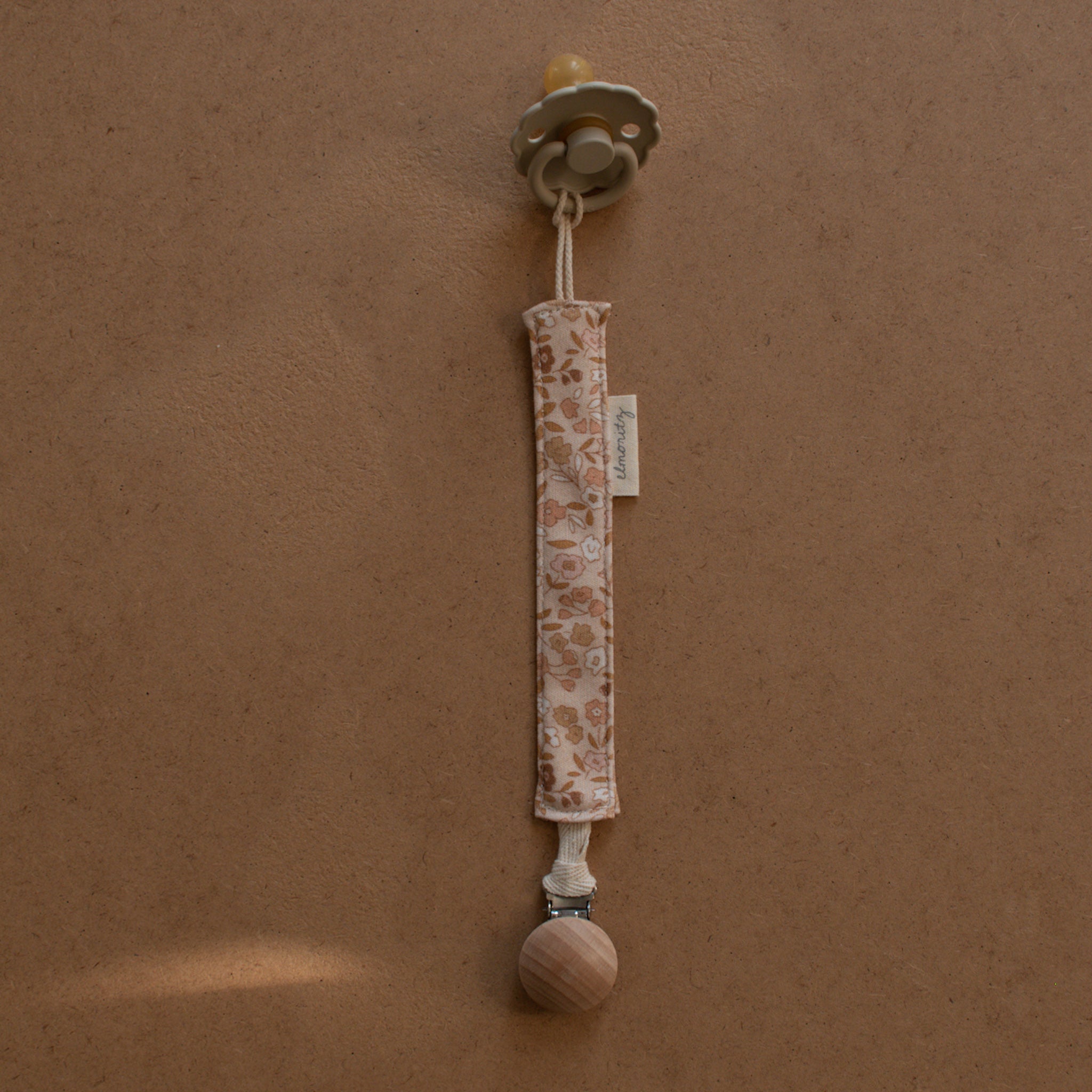 Attache tétine maille de coton bio Fleuri
