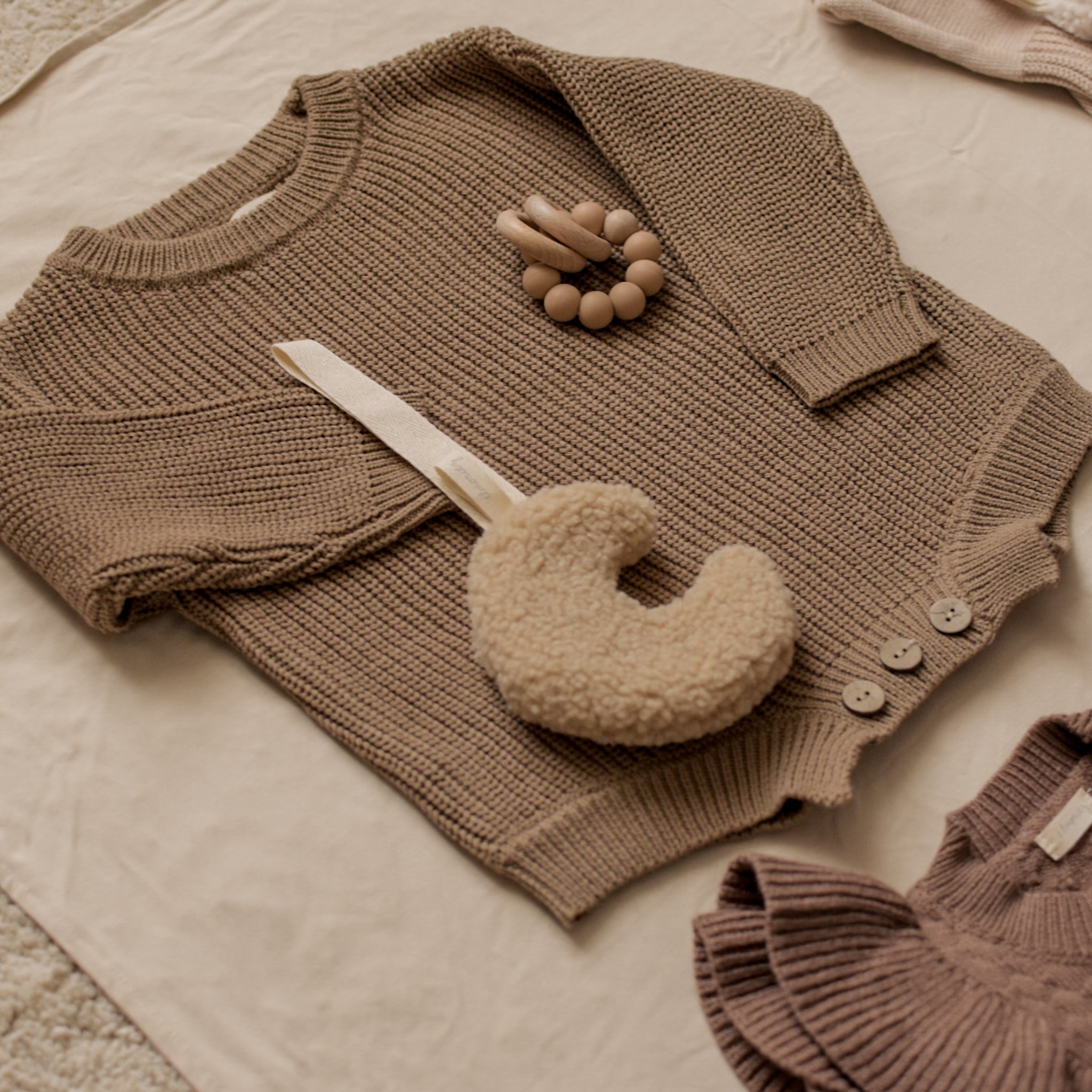 Barboteuse tricot bébé oversize Marron