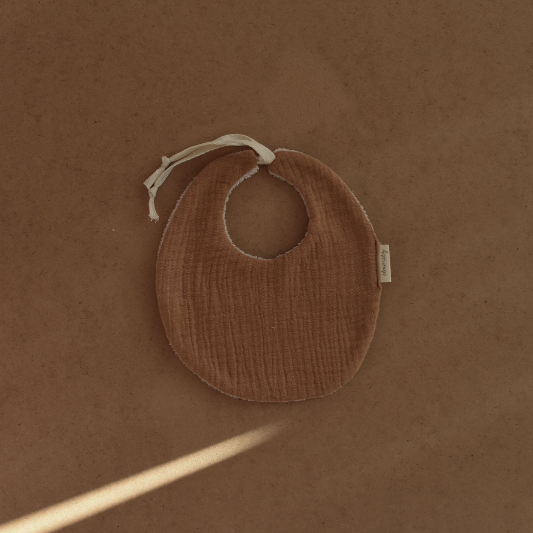 Bavoir gaze de coton bio Camel