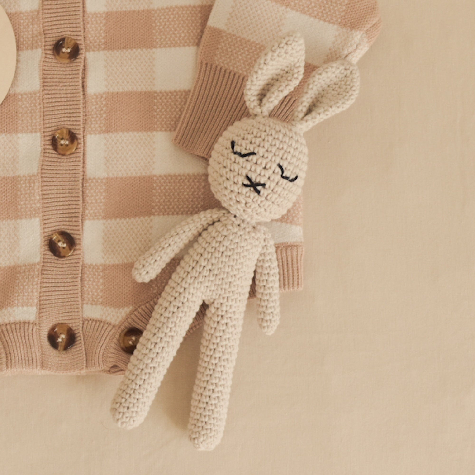Lapin doudou crochet beige