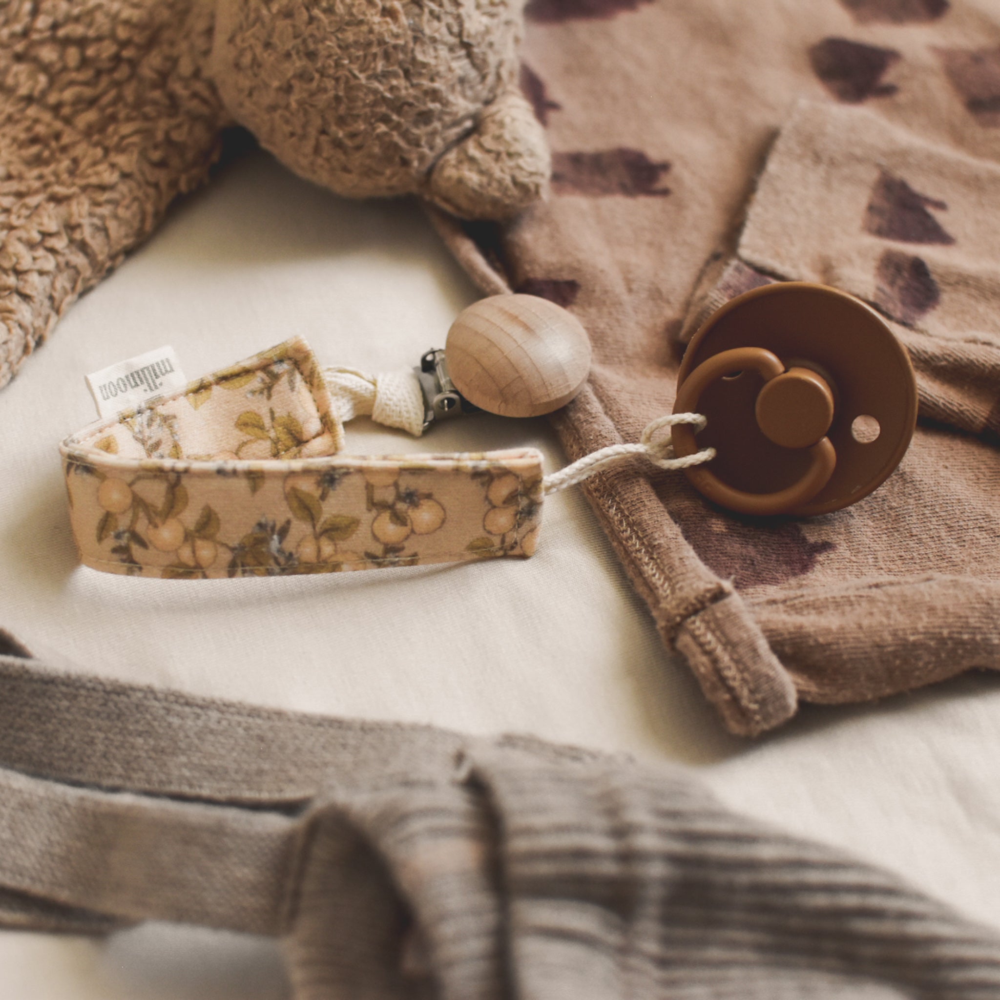 Attache tétine maille coton bio orangeraie