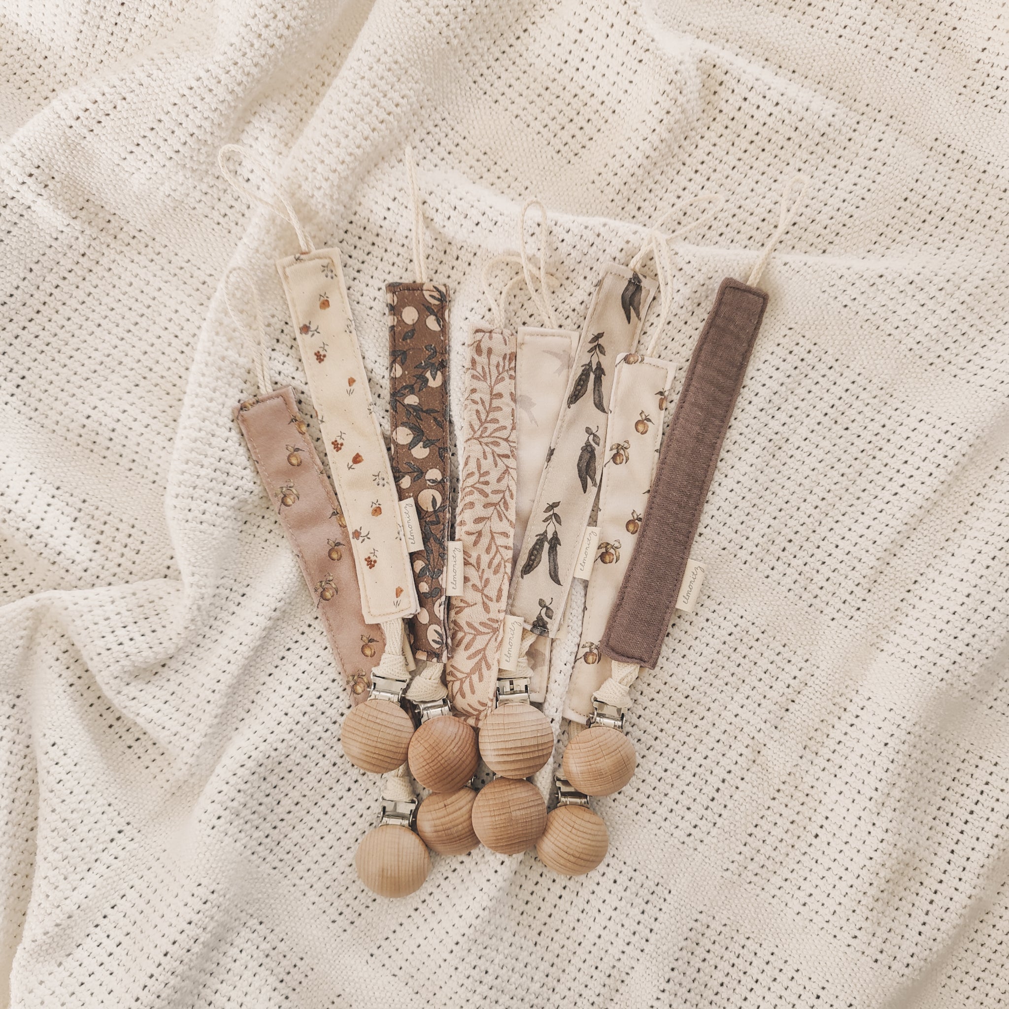 Attache tétine maille de coton Pêches beige