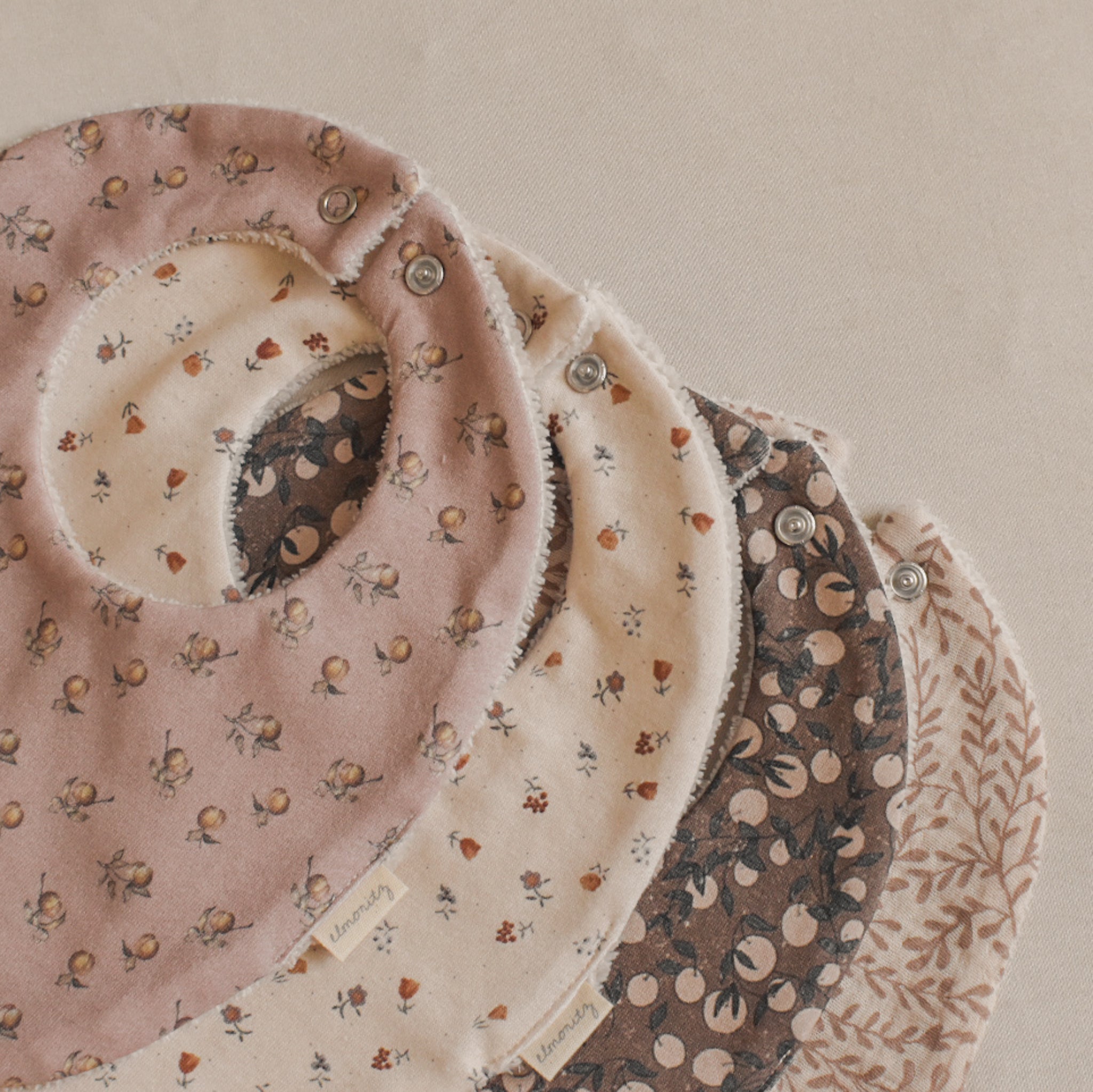 Bavoir maille de coton bio Pêche rose