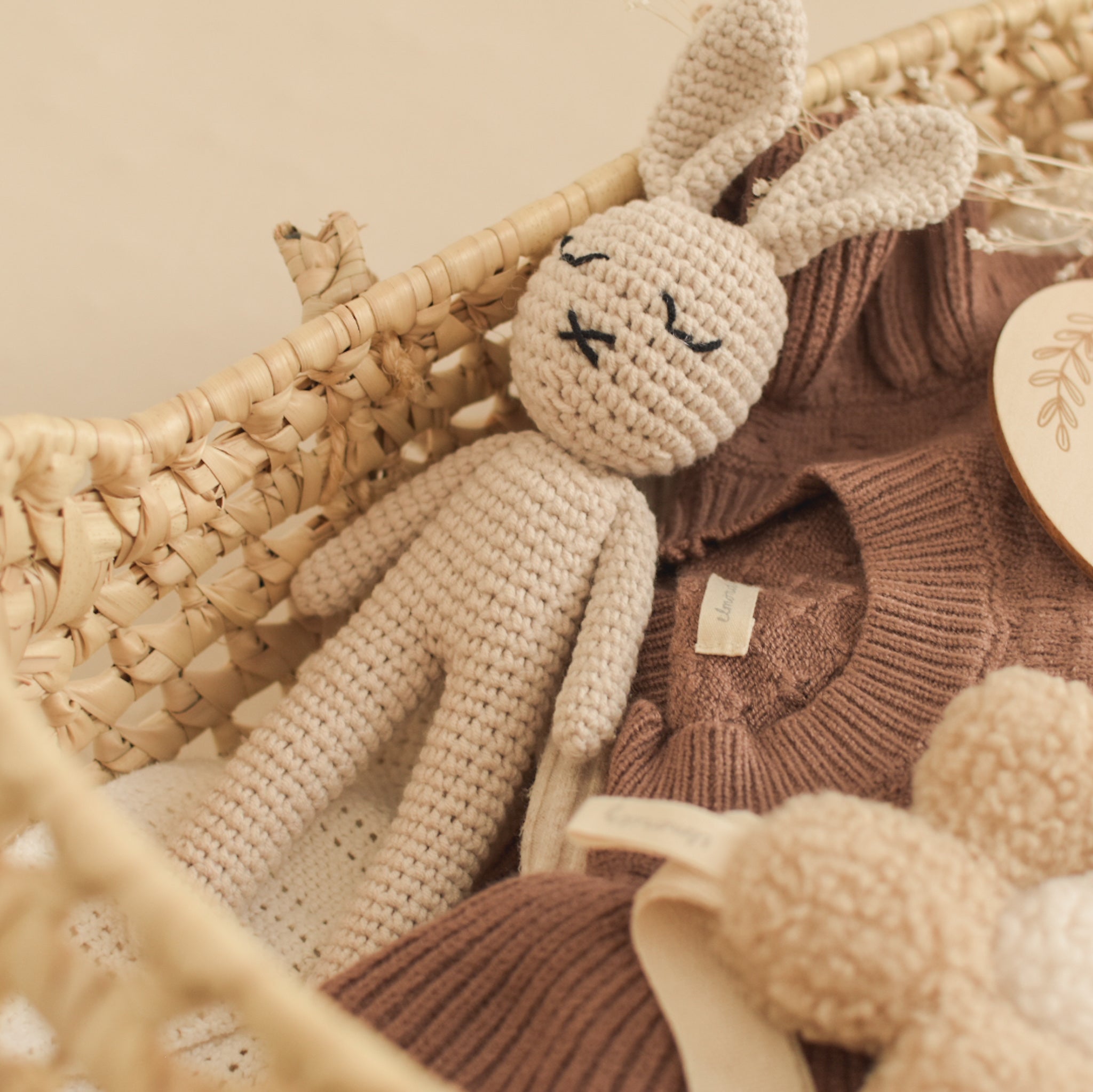 Doudou en crochet lapin Brique