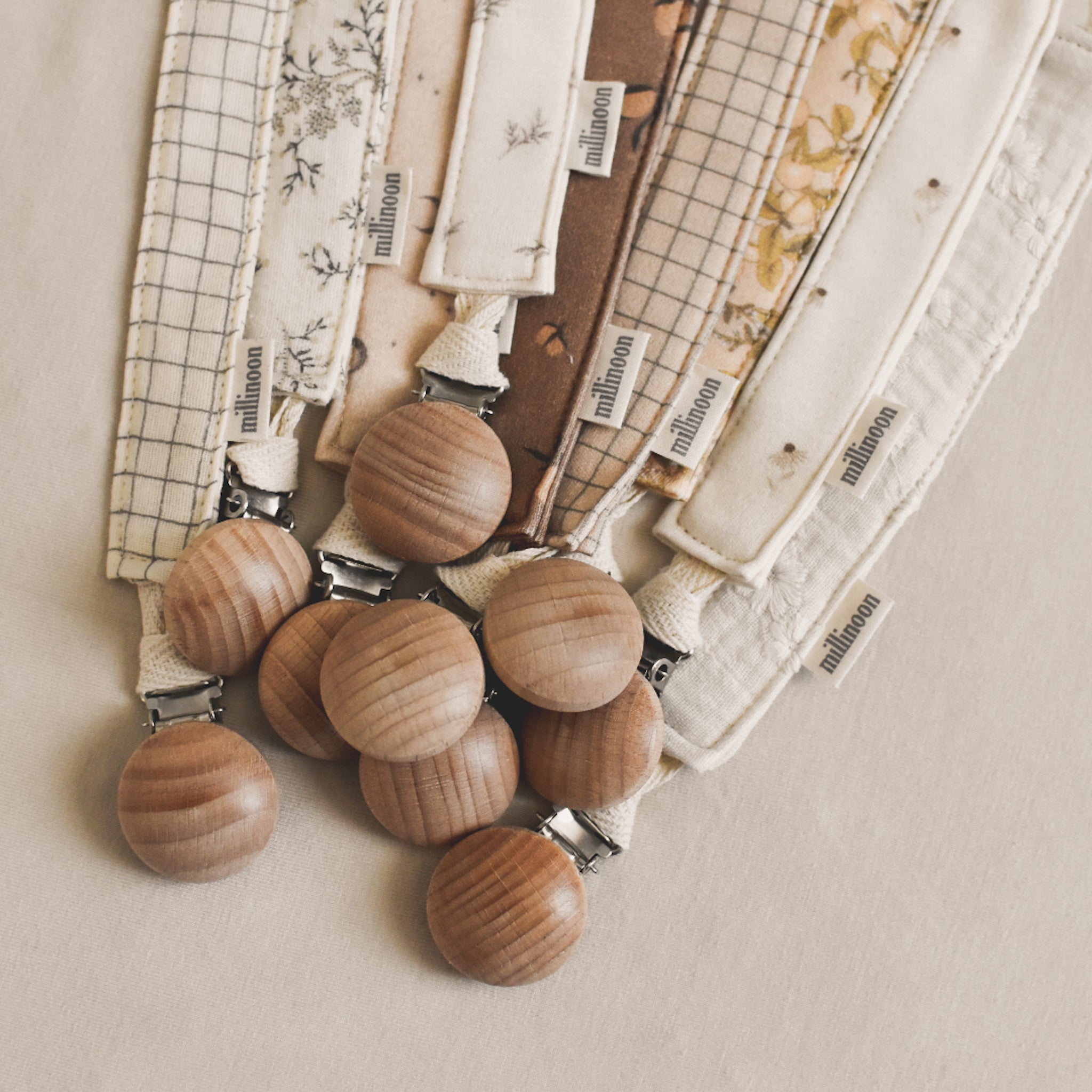 Attache tétine maille coton bio lune beige
