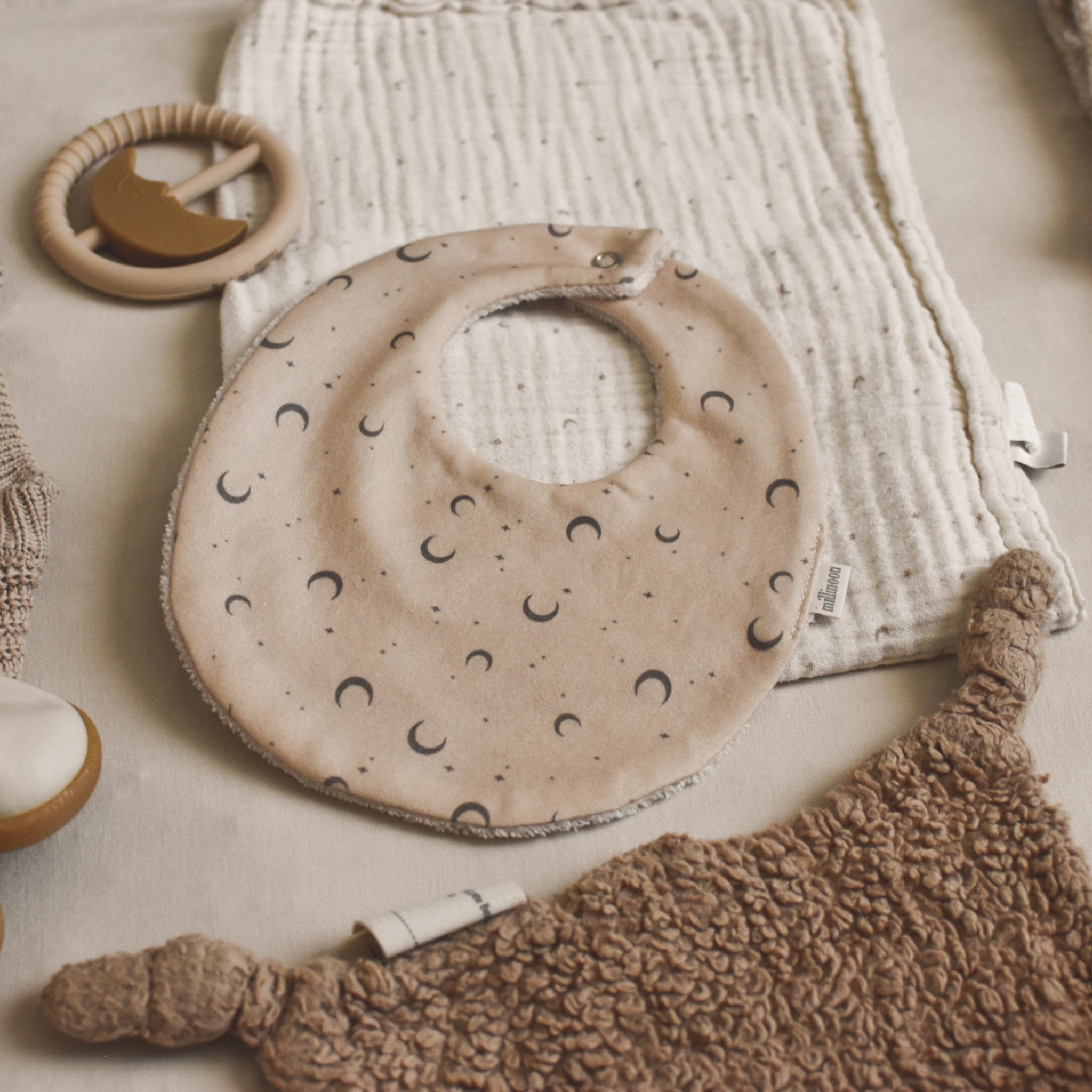 Bavoir maille coton bio lune beige
